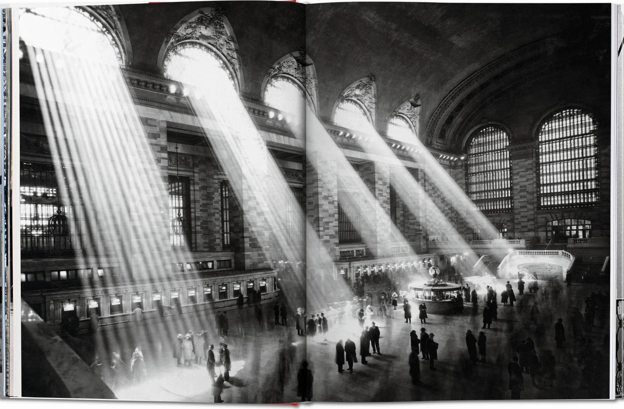 FO-NEW-YORK PORTRAIT OF A CITY-(Anglais)