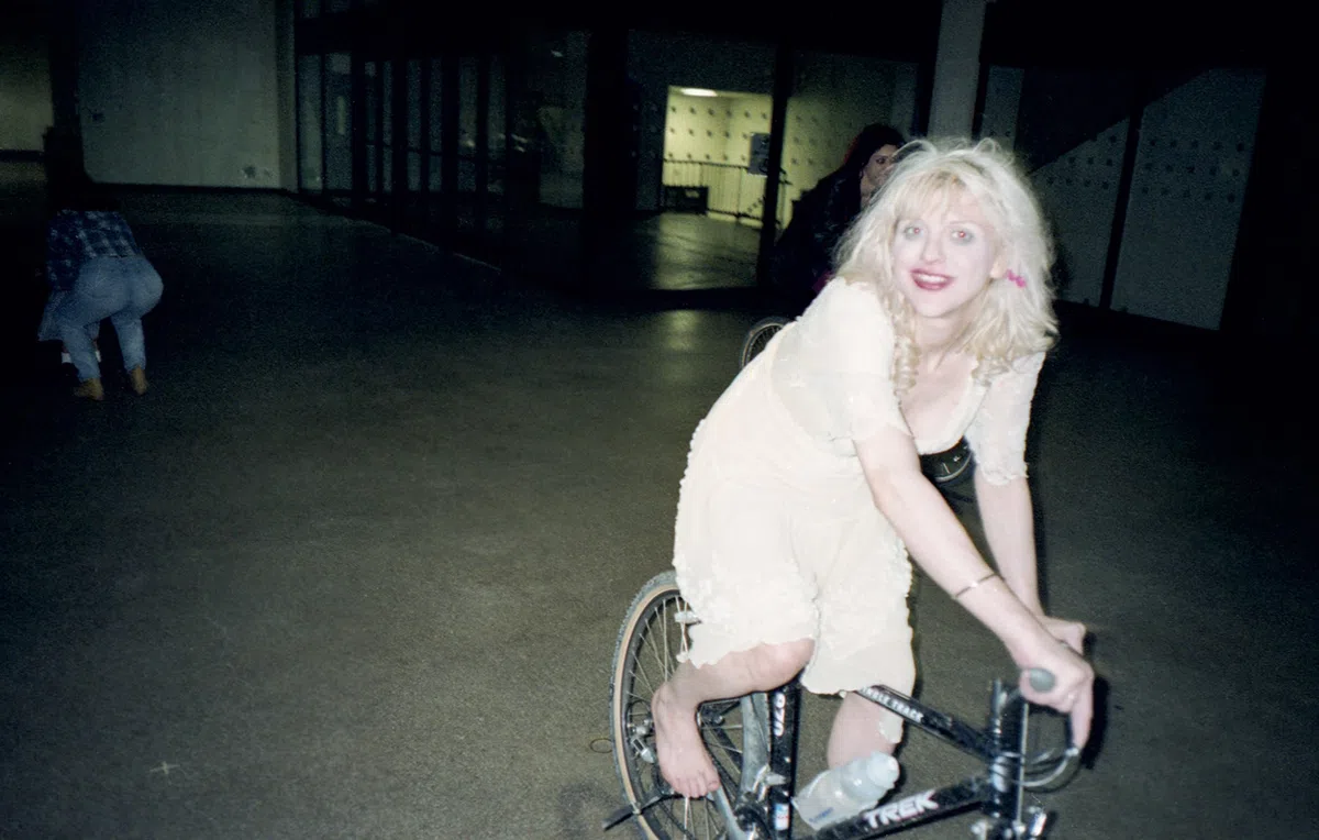 Melissa Auf der Maur My 90s Rock Photographs /anglais